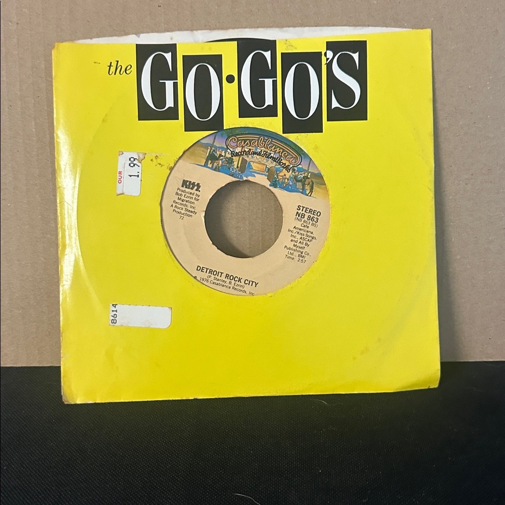 Colorful 7” Vinyl Record Collection - Picture 9 of 11